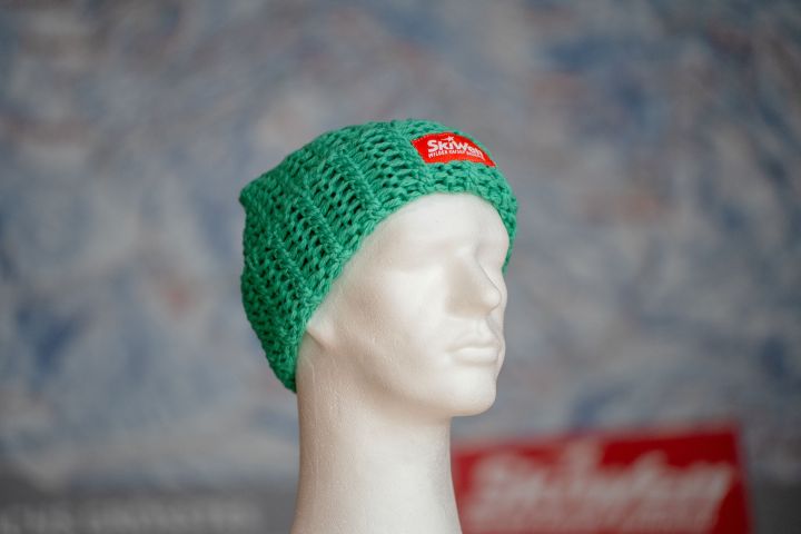 ein Mannequin-Kopf mit einer Strickmütze SkiWelt