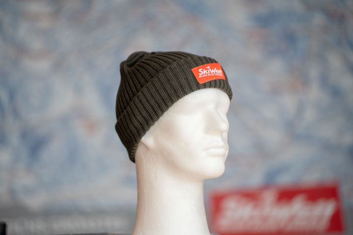 ein Mannequin-Kopf mit einer Strickmütze SkiWelt